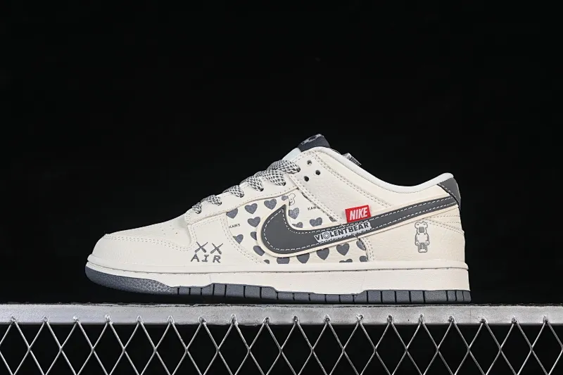 All categories Nk SB Dunk Series Nk SB Dunk Low High-end customized low-top sneakers Nike SB Dunk Low Violent Bear collaboration white and gray double hooks High-end customized low-top casual sneakers TX1688-006